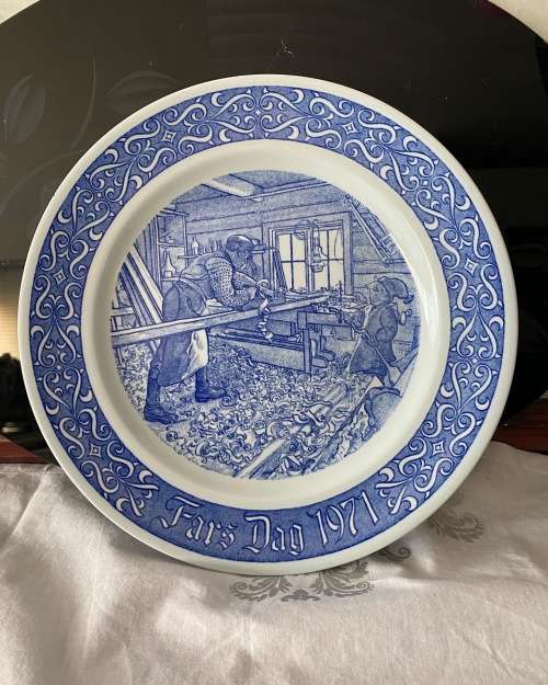 RORSTRAND SWEDEN BLUE WHITE PORCELAIN WALL PLATE FARS DAG 1972  - LIMITED EDITION OF