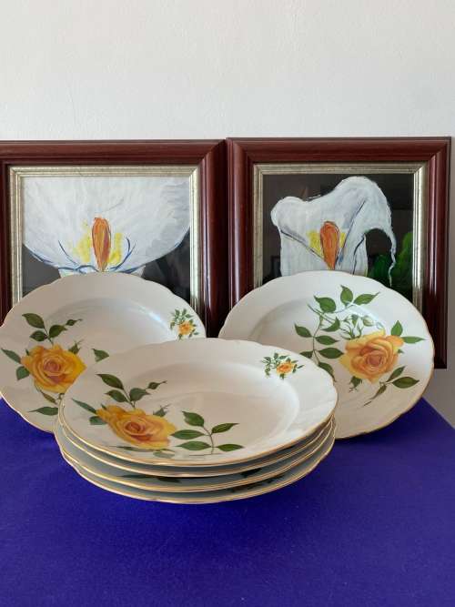 MID-CENTURY CZECHOSLOVAKIA PORCELAIN SET OF 6 x GOLD RIMMED FLOWER PATTERN LARGE BOWLS