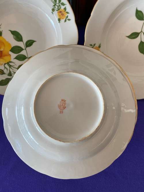 MID-CENTURY CZECHOSLOVAKIA PORCELAIN SET OF 6 x GOLD RIMMED FLOWER PATTERN LARGE BOWLS