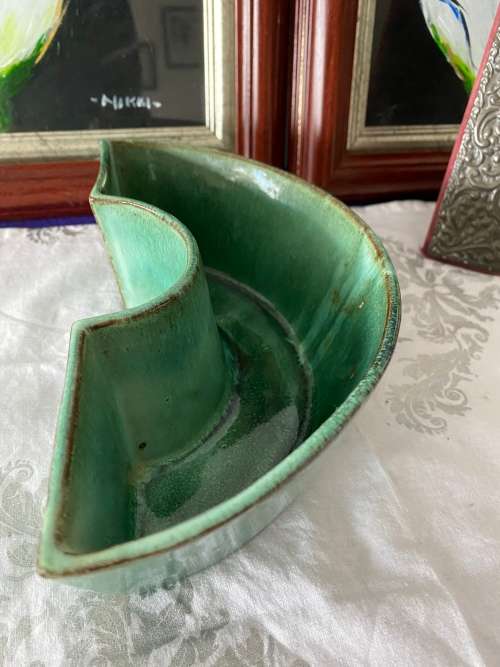 GLOBE SA POTTERY GREEN TROUGH POSY VASE