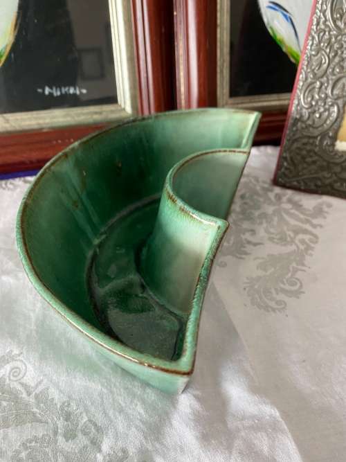 GLOBE SA POTTERY GREEN TROUGH POSY VASE
