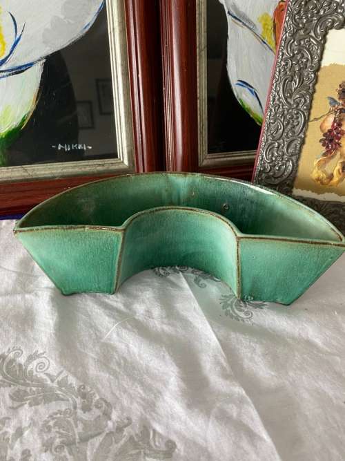 GLOBE SA POTTERY GREEN TROUGH POSY VASE