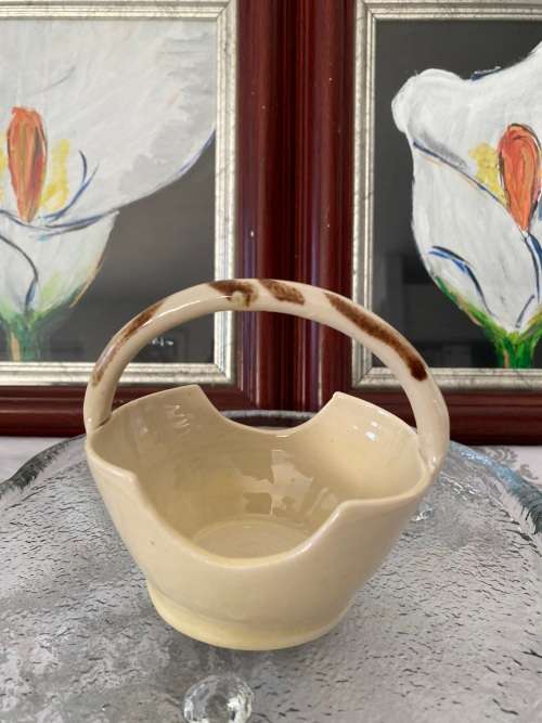 LUCIA WARE 1513 WITH LABEL CREAM BASKET VASE