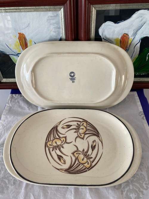 VINTAGE DROSTDY WARE STONECRAFT STAMPED PAIR OF PATTERNED MEAT PLATTERS