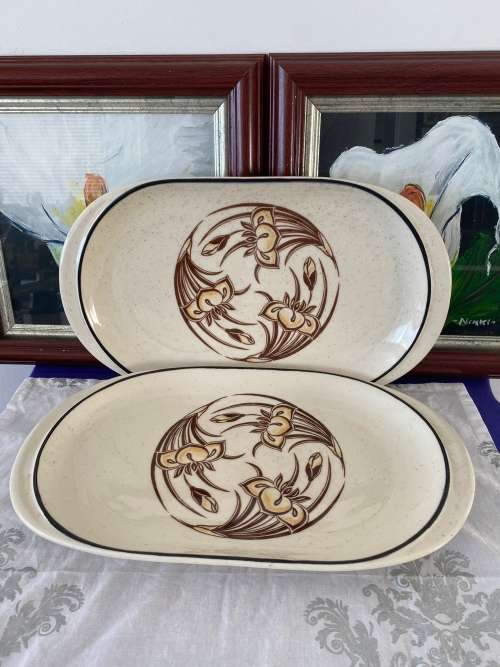 VINTAGE DROSTDY WARE STONECRAFT STAMPED PAIR OF PATTERNED MEAT PLATTERS
