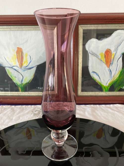MID-CENTURY AMETHYST GLASS BALL STEM VASE