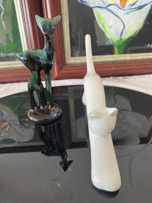 MID-CENTURY 1970s NAAMAN ISRAEL WHITE PORCELAIN STRETCHING ARCHED BACK CAT