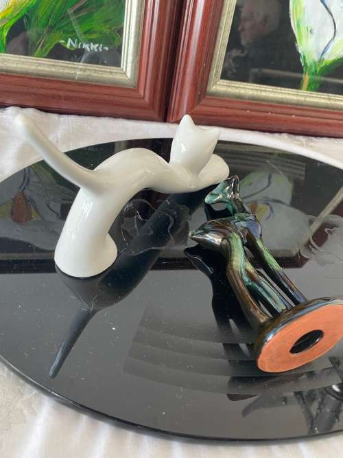 MID-CENTURY 1970s NAAMAN ISRAEL WHITE PORCELAIN STRETCHING ARCHED BACK CAT