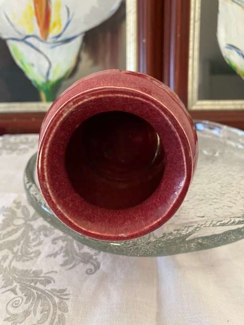 MID-CENTURY LUCIA WARE 1503 ROSE RED VASE