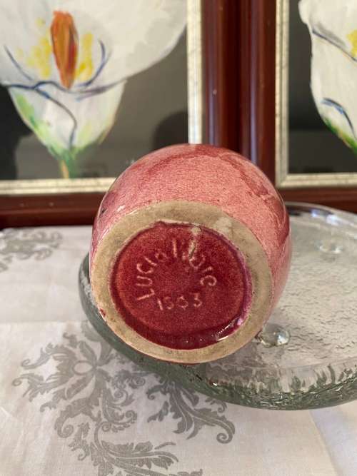 MID-CENTURY LUCIA WARE 1503 ROSE RED VASE