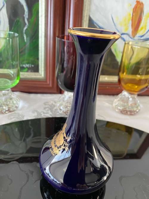 LIMOGES CASTEL FRANCE STAMPED COBALT BLUE PORCELAIN 22 K GOLD RIM and COURTING COUPLE MOTIF VASE