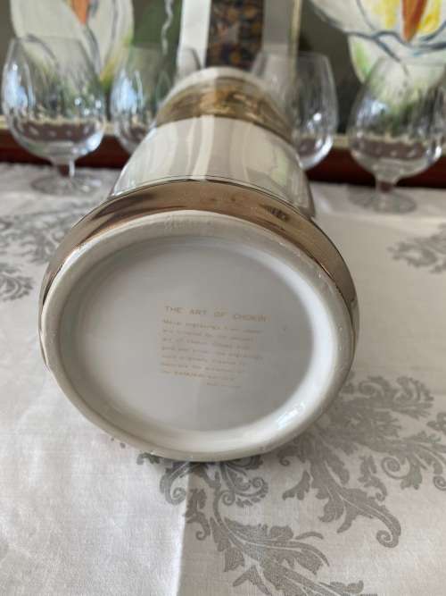 THE ART OF CHOKIN JAPANESE GEISHA GIRLS GILDED STAMPED MADE IN JAPAN PORCELAIN LARGE VASE