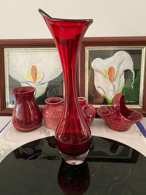 MID-CENTURY SWEDEN RED GLASS TALL VASE