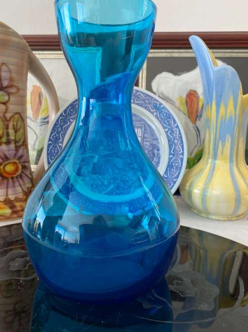 MID-CENTURY BLUE GLASS STUDIO HANDBLOWN GLASS BULBOUS VASE