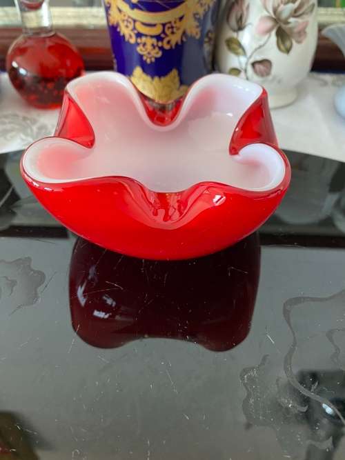 MID-CENTURY MURANO RED WHITE GLASS TRINKET BOWL