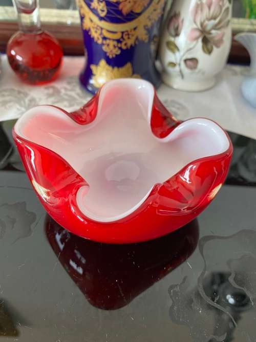 MID-CENTURY MURANO RED WHITE GLASS TRINKET BOWL