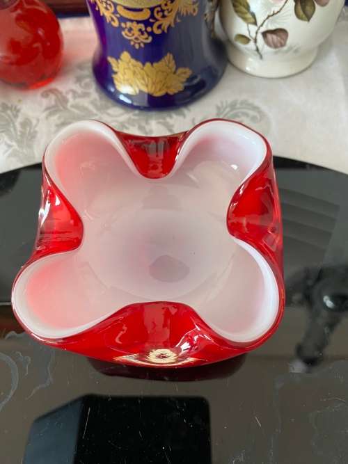 MID-CENTURY MURANO RED WHITE GLASS TRINKET BOWL