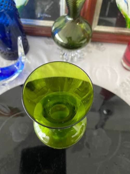 VINTAGE GREEN GLASS CLEAR STEM SPECIMEN BUD VASE