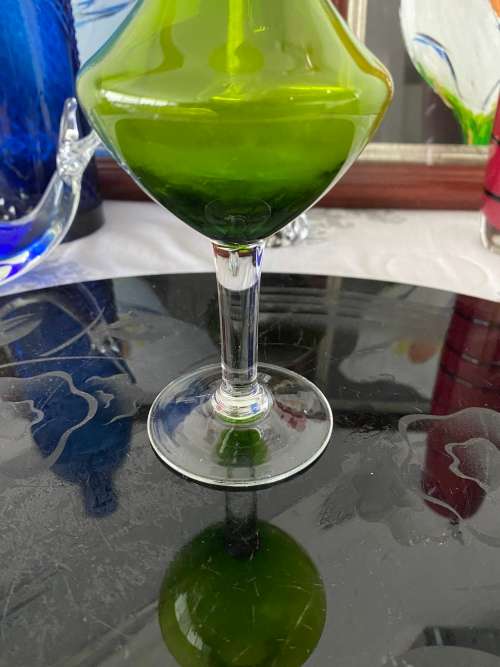 VINTAGE GREEN GLASS CLEAR STEM SPECIMEN BUD VASE