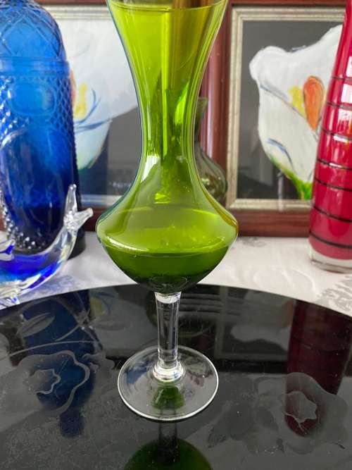 VINTAGE GREEN GLASS CLEAR STEM SPECIMEN BUD VASE