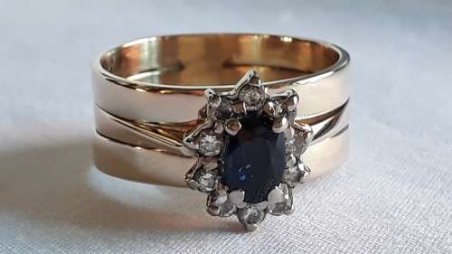 9ct Yellow gold diamond and Sapphire ring