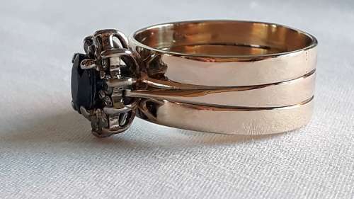 9ct Yellow gold diamond and Sapphire ring