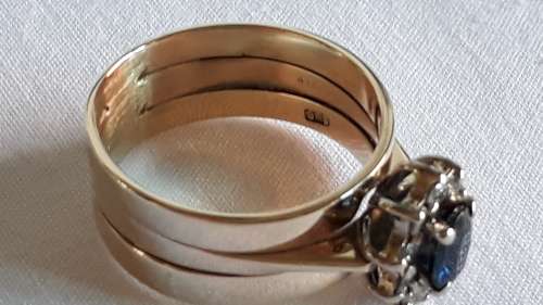 9ct Yellow gold diamond and Sapphire ring