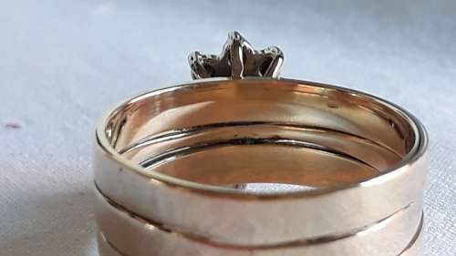 9ct Yellow gold diamond and Sapphire ring