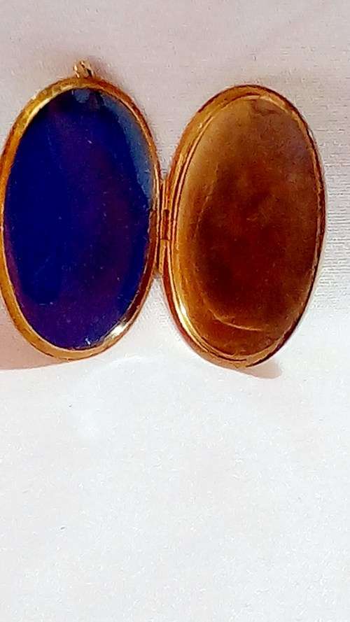 Vintage 9ct gold locket on metal core