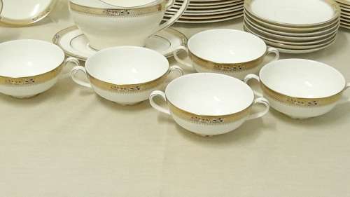 Royal Doulton `Caliph` dinnerware