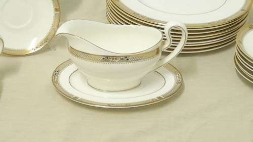 Royal Doulton `Caliph` dinnerware