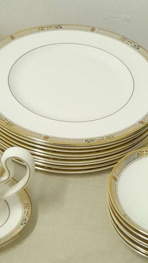 Royal Doulton `Caliph` dinnerware