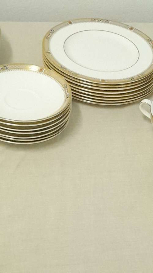 Royal Doulton `Caliph` dinnerware