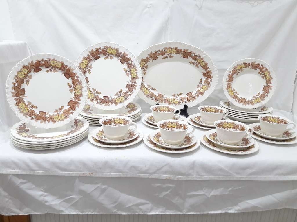 Vintage Wedgwood `Wildbriar` dinnerset