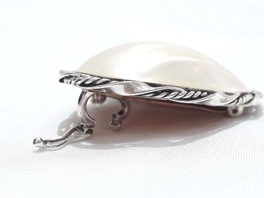 Vintage sterling silver Mabe brooch