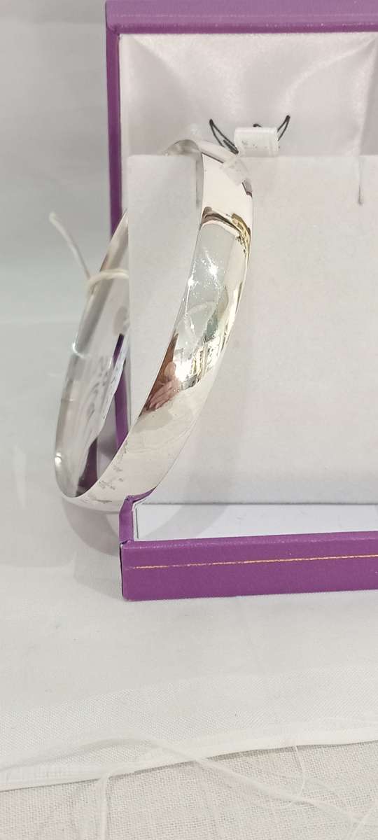 Vintage Sterling silver D shape bangle