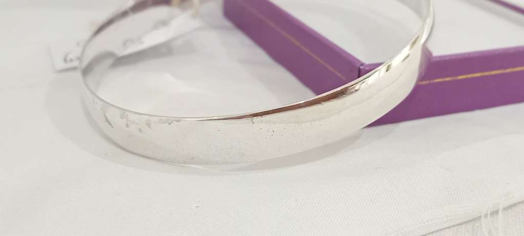Vintage Sterling silver D shape bangle