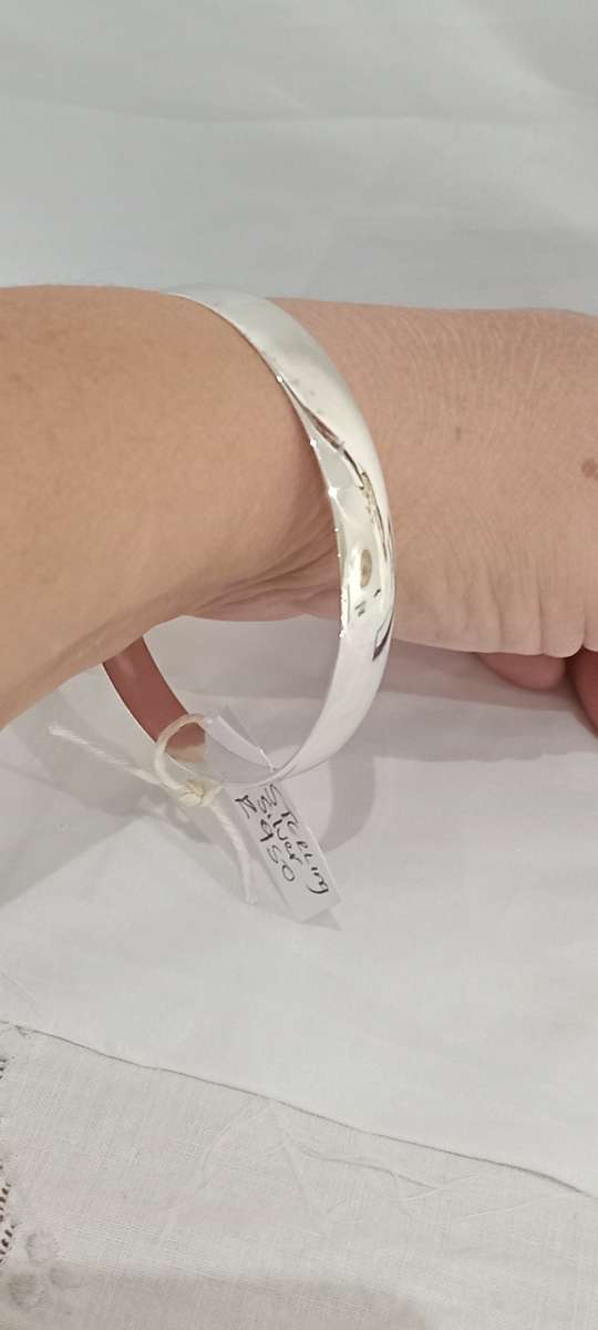 Vintage Sterling silver D shape bangle