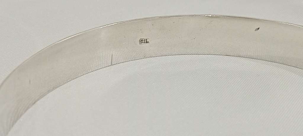 Vintage Sterling silver D shape bangle