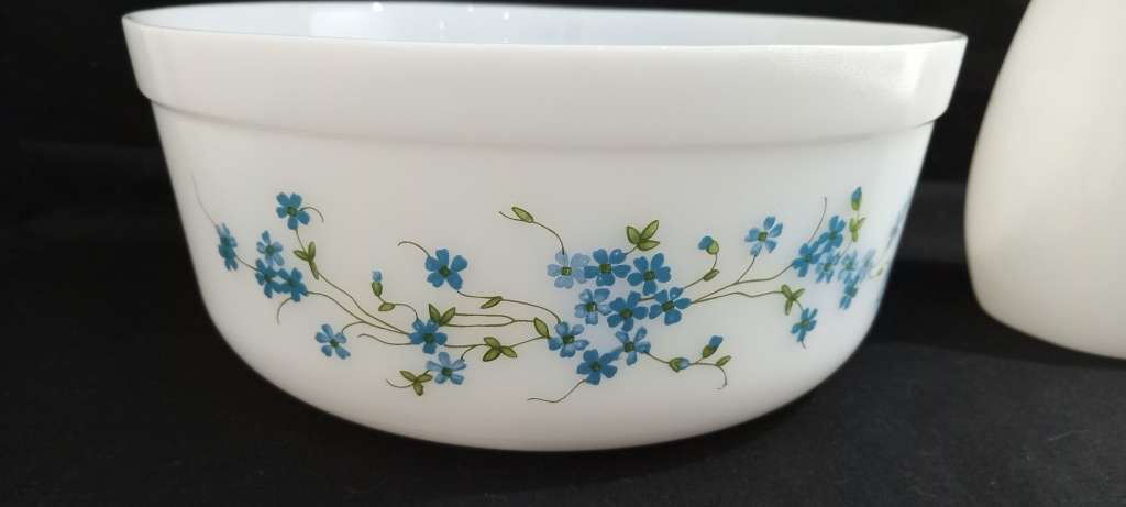 1990s Arcopal milk glass bowl and jug