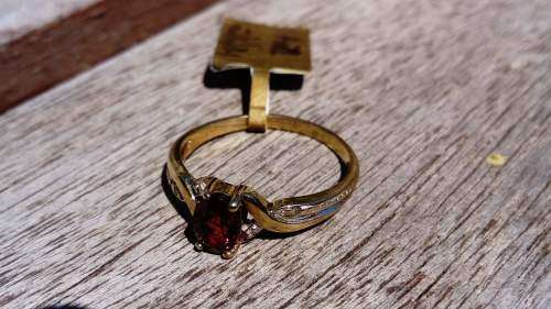 9ct Yellow Gold Crossover Garnet & Diamond Ring.