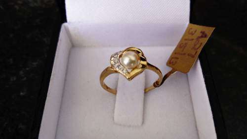 9ct Yellow Gold, Pearl and Diamond Rng.