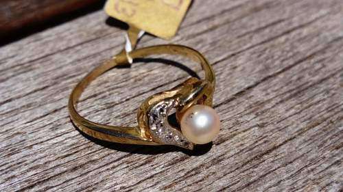 9ct Yellow Gold, Pearl and Diamond Rng.