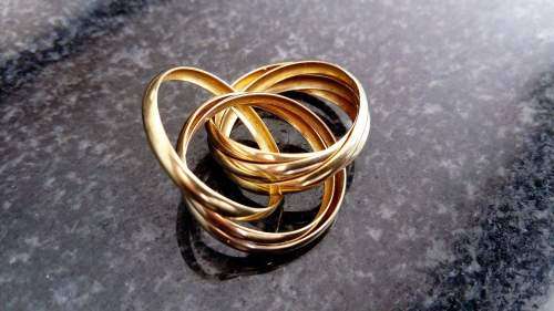 18ct, 7 Band Trinity Ring - 5.9gr - REDUCED STARTING BID