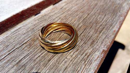 18ct, 7 Band Trinity Ring - 5.9gr - REDUCED STARTING BID