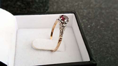 18ct Yellow Gold and Platinum Ring set with one round cut Ruby in claw setting - 2.2gr