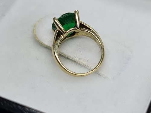 9ct Gold Infant Ring with Emerald - PLEASE READ THE DESCRIPTION BELOW FOR DETAILS AND SHIPPING