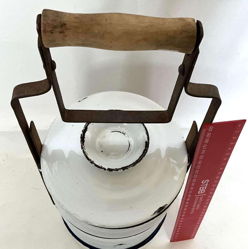 A vintage Tiffin lunchbox (4 layers)