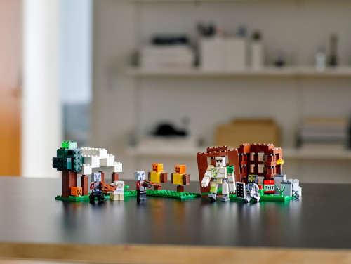 LEGO® Minecraft 21159 The Pillager Outpost