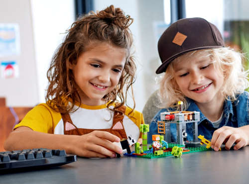 LEGO® Minecraft 21158 Panda Nursery